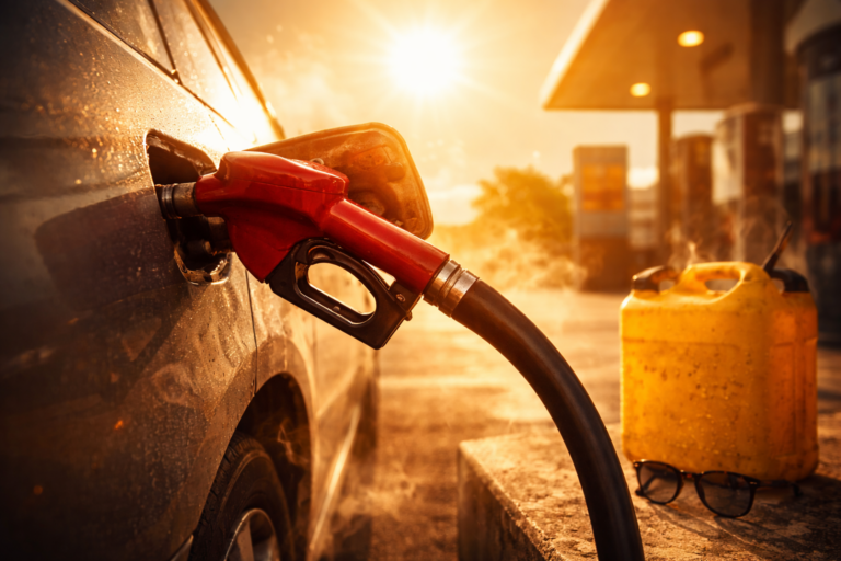 Entenda como o calor extremo influencia o consumo de combustível e o desempenho de caminhões e frotas.