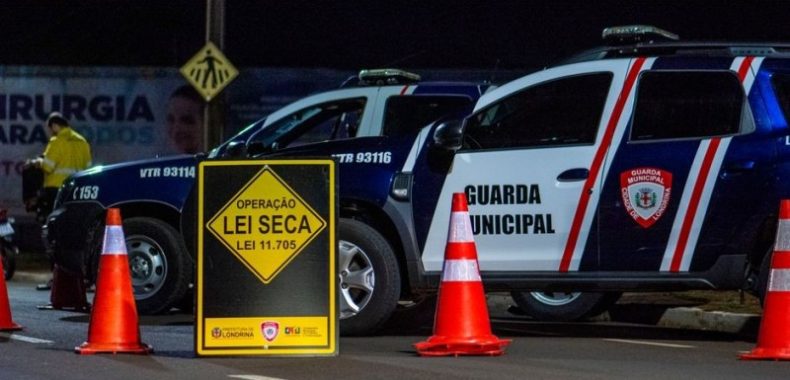 A nova Lei de Trânsito visa melhorar a segurança viária no Brasil, com penalidades mais severas e novos mecanismos de fiscalização. Espera-se reduzir acidentes e promover comportamentos responsáveis entre motoristas, ciclistas e pedestres.