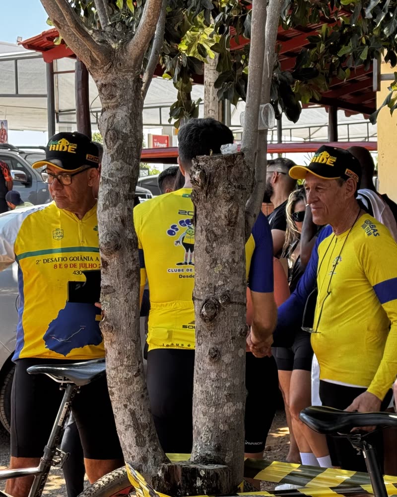 Ciclistas do Goiás Ride com suas bikes no Posto Barcelona