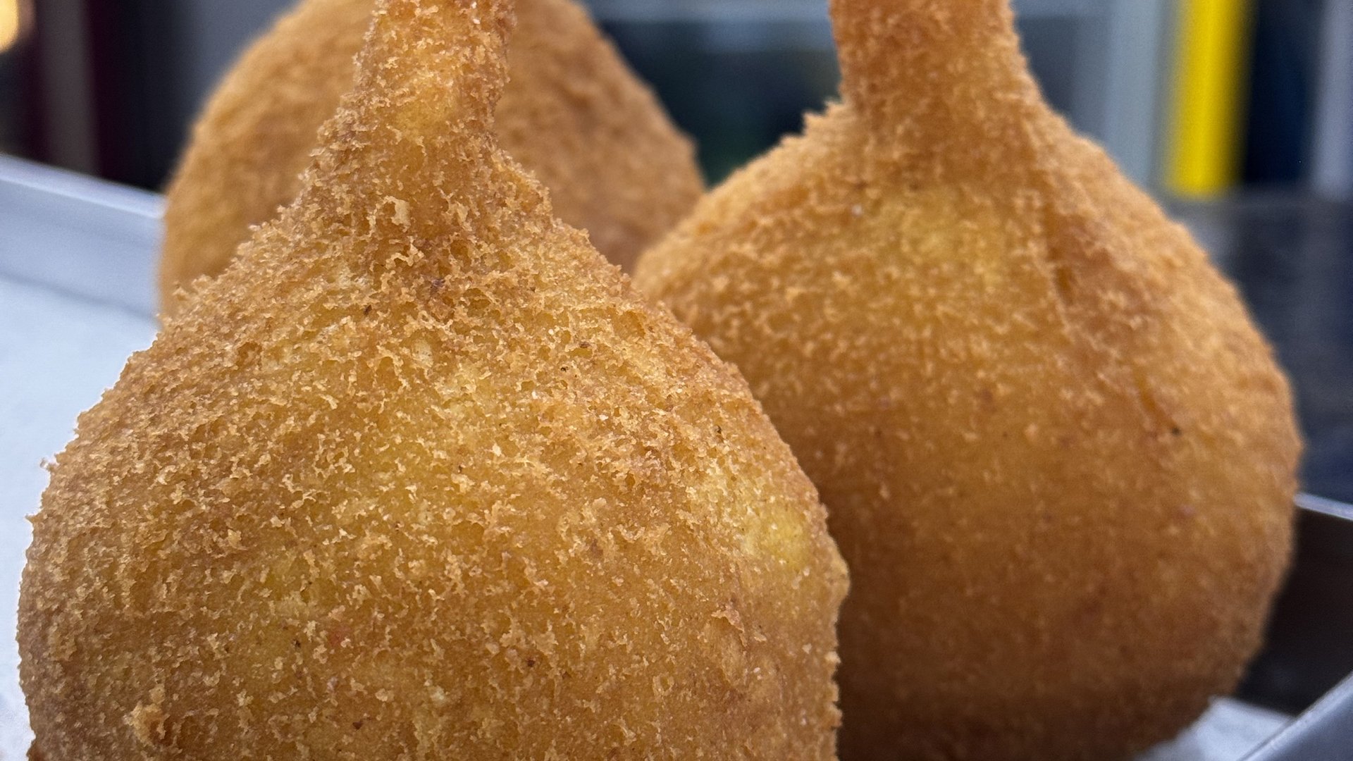 Coxinhas de massa de mandioca