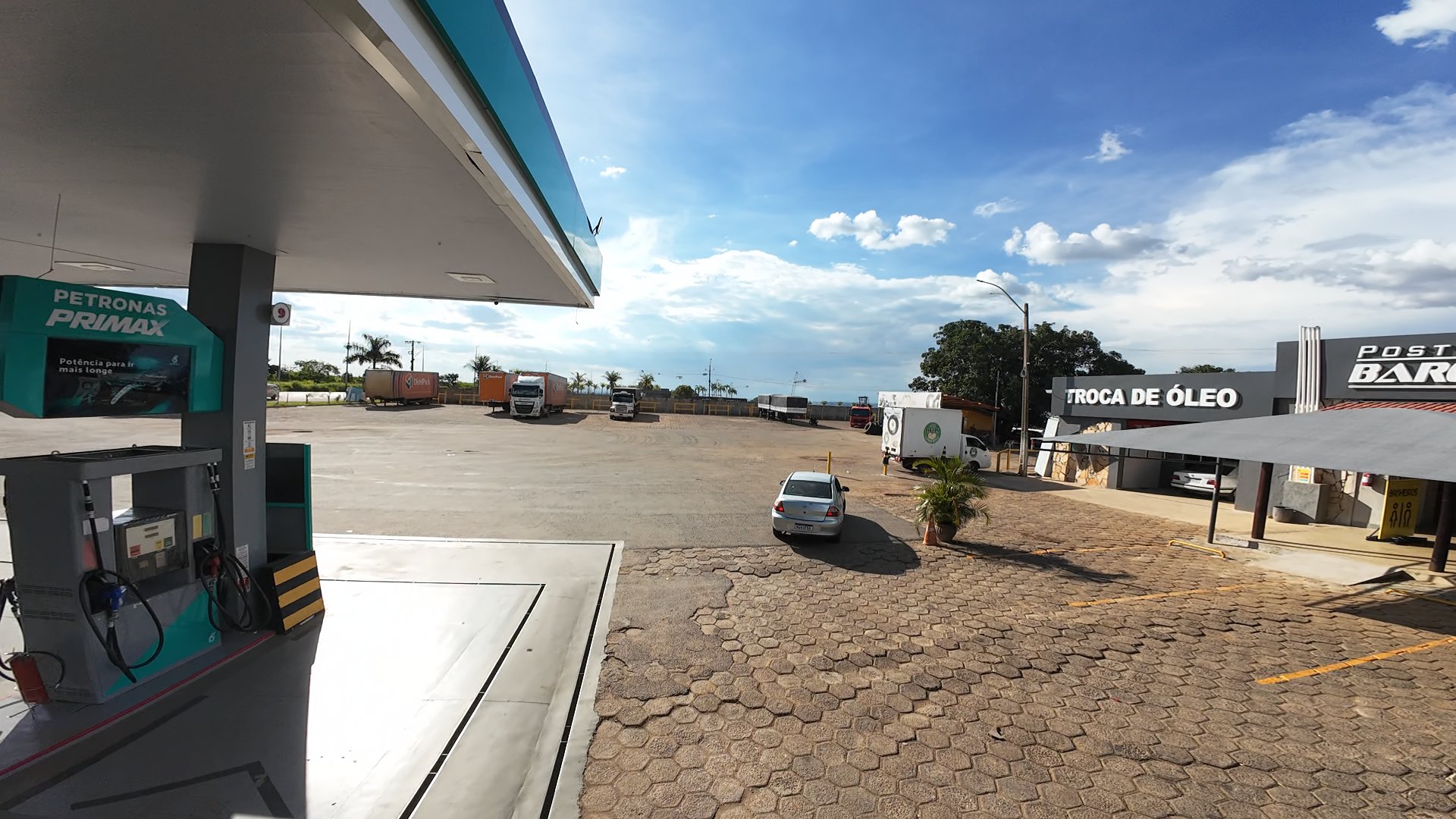 Bomba PETRONAS Primax na pista do posto