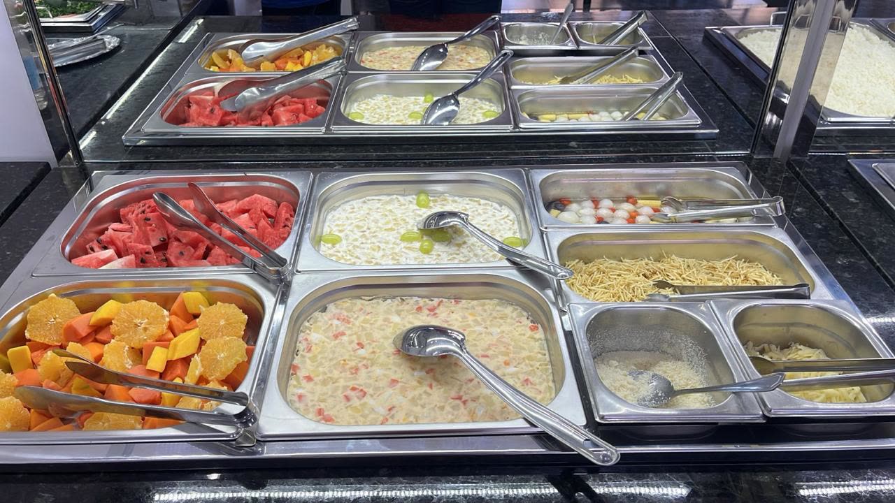 Frutas e sobremesas no Restaurante Barcelona